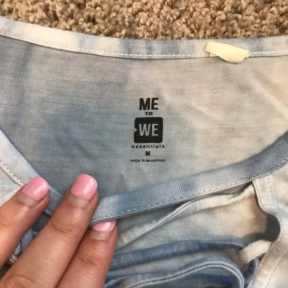 Me To We Tie Dye Lace Up V Neck Blue White Shirt - Picture 3 of 4